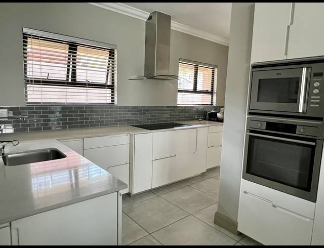4 BEDROOM HOUSE FOR SALE IN LOMBARDY ESTATE